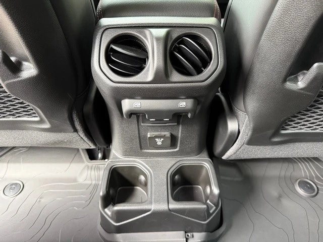 2025 Jeep JT Gladiator - Image 17 of 21