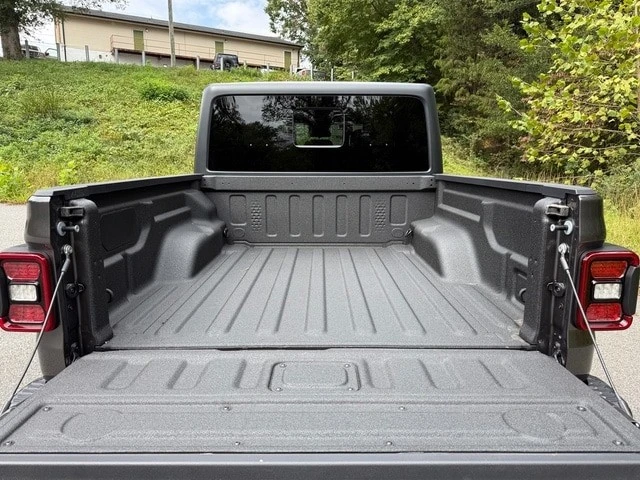 2025 Jeep JT Gladiator - Image 9 of 21