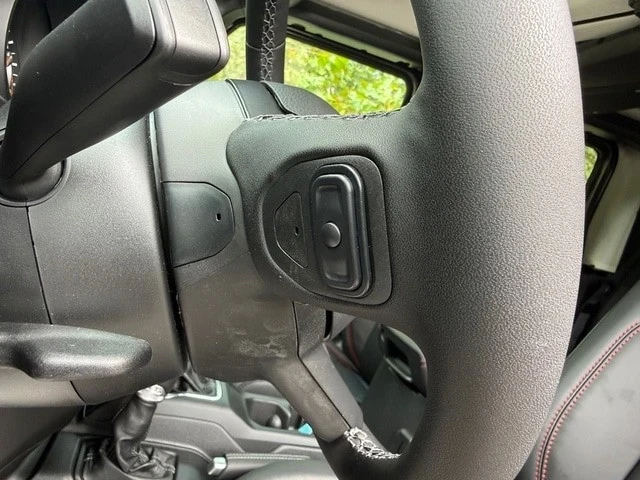 2025 Jeep JT Gladiator - Image 15 of 21