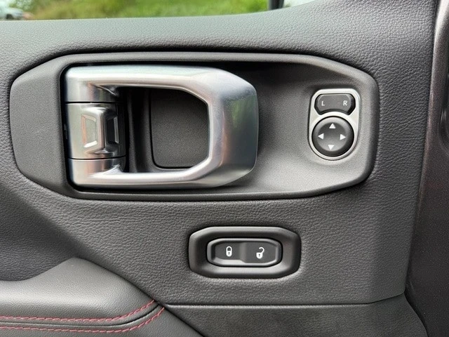 2025 Jeep JT Gladiator - Image 14 of 21