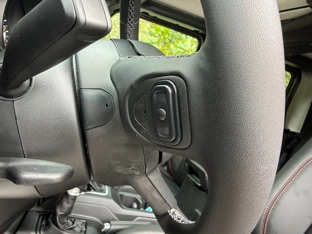 2025 Jeep JT Gladiator - Image 15 of 21