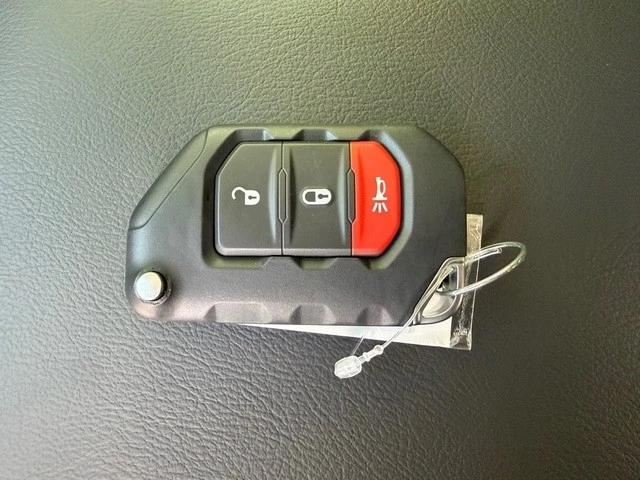 2025 Jeep JT Gladiator - Image 29 of 30