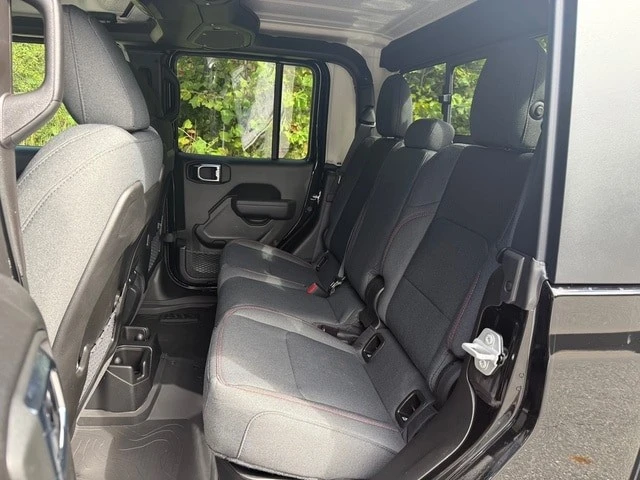 2025 Jeep JT Gladiator - Image 16 of 21