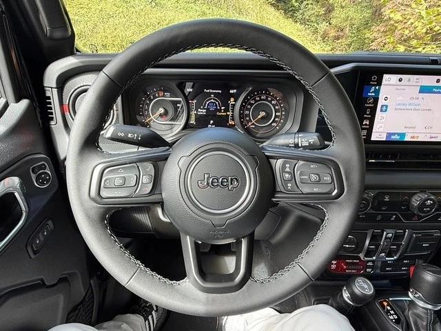 2025 Jeep JT Gladiator - Image 20 of 21