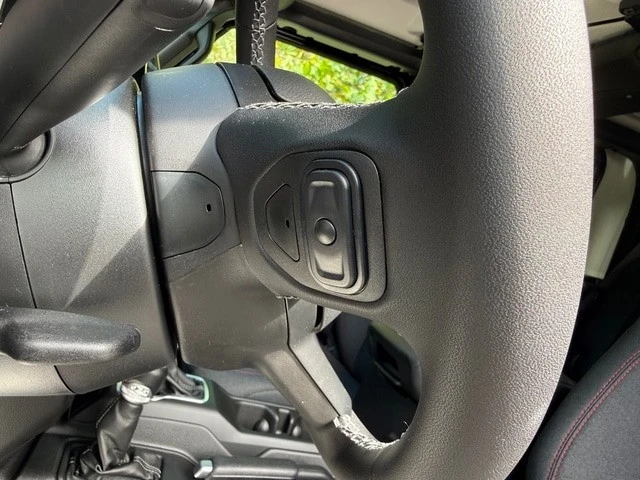 2025 Jeep JT Gladiator - Image 15 of 21