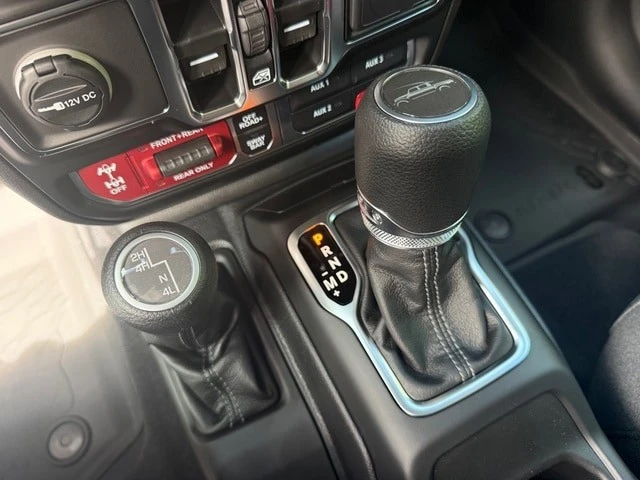 2025 Jeep JT Gladiator - Image 25 of 30