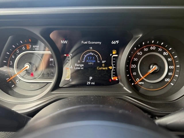 2025 Jeep JT Gladiator - Image 21 of 30