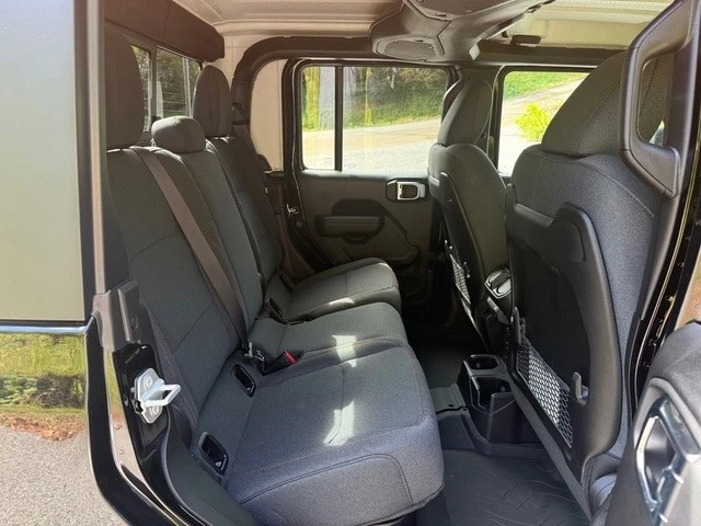 2025 Jeep JT Gladiator - Image 18 of 30