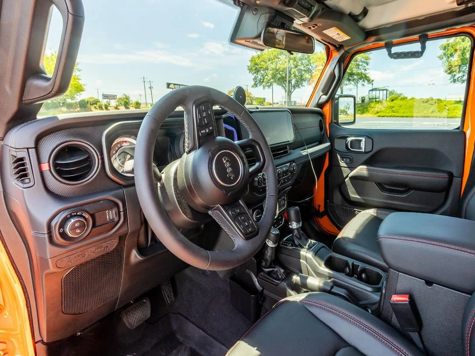 2025 Jeep JT Gladiator - Image 9 of 13