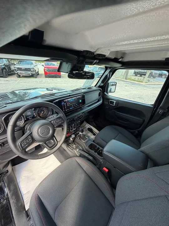 2025 Jeep JT Gladiator - Image 8 of 9