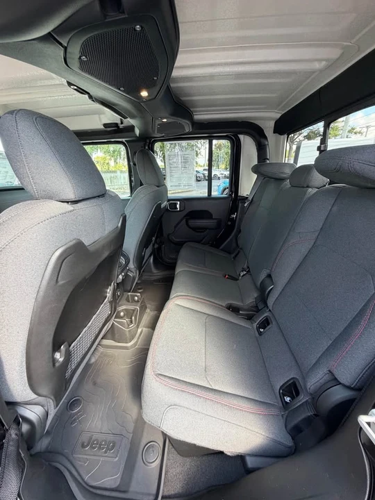 2025 Jeep JT Gladiator - Image 9 of 9