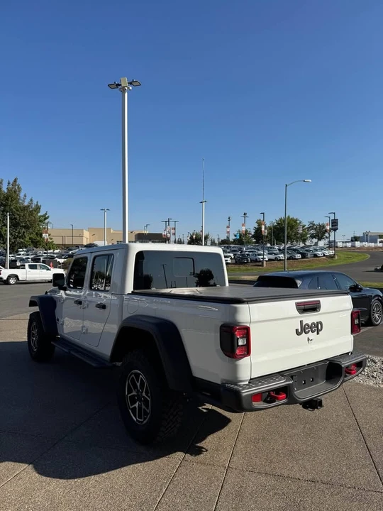 2025 Jeep JT Gladiator - Image 7 of 9