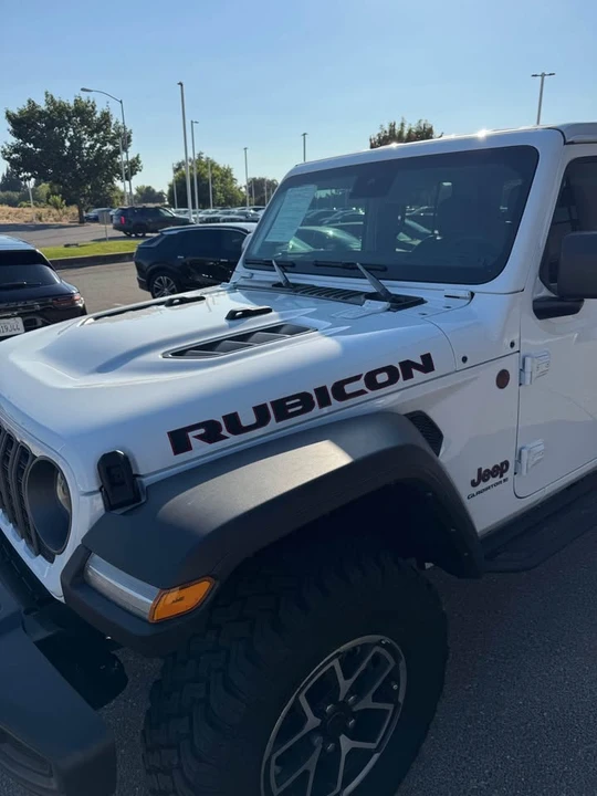 2025 Jeep JT Gladiator - Image 4 of 9