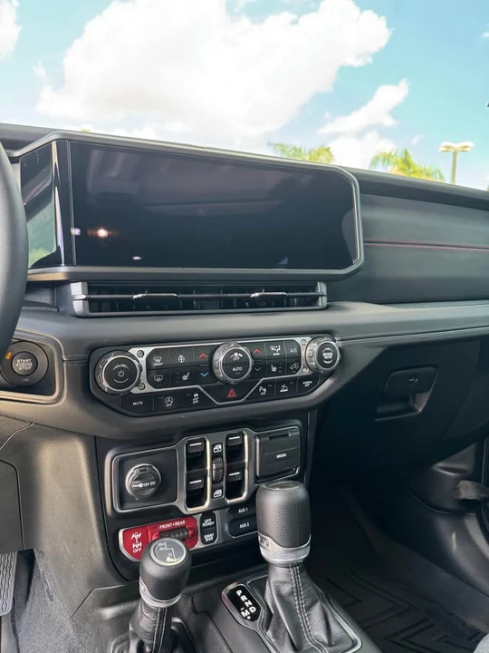 2025 Jeep JT Gladiator - Image 8 of 11