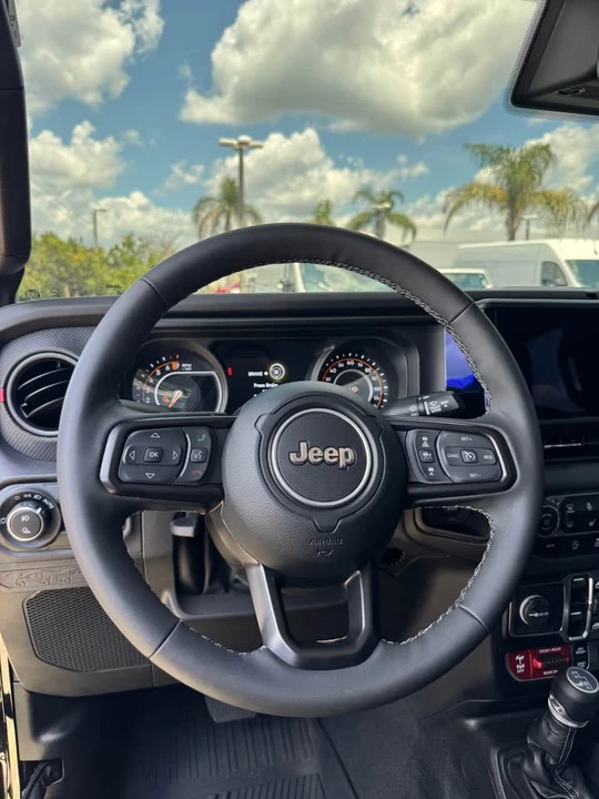 2025 Jeep JT Gladiator - Image 9 of 11