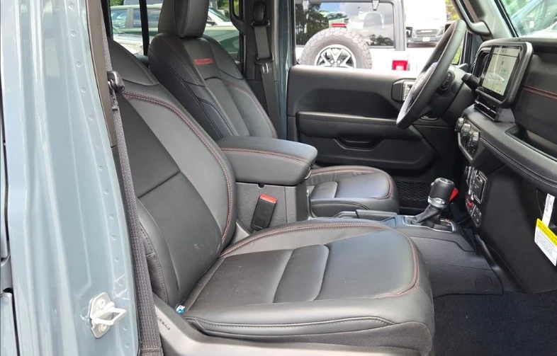 2025 Jeep JT Gladiator - Image 11 of 12
