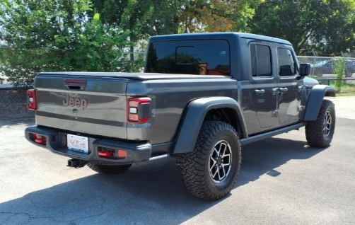 2025 Jeep JT Gladiator - Image 11 of 12