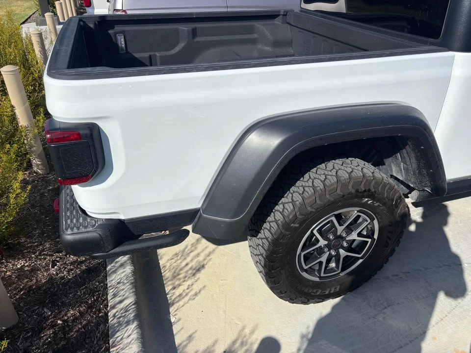 2025 Jeep JT Gladiator - Image 5 of 16