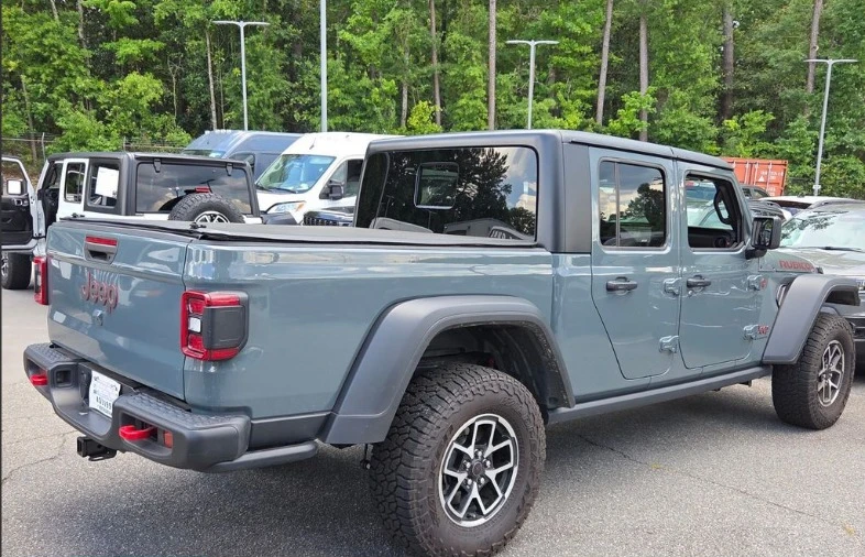 2025 Jeep JT Gladiator - Image 4 of 12