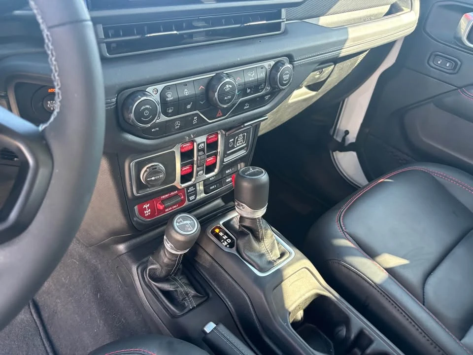 2025 Jeep JT Gladiator - Image 10 of 16