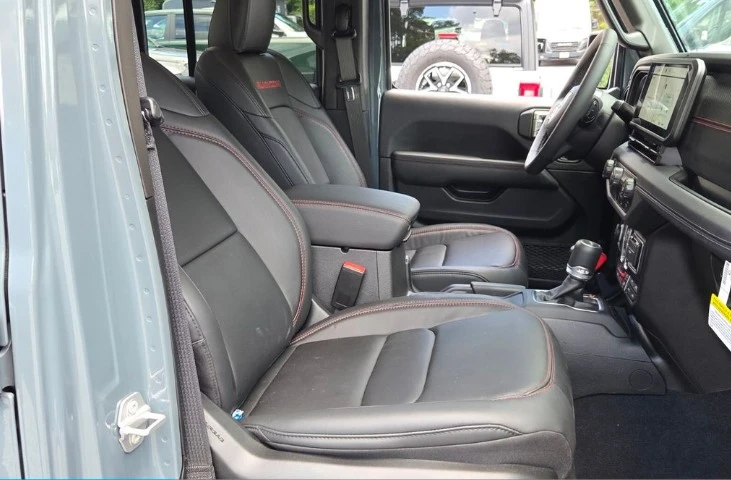 2025 Jeep JT Gladiator - Image 10 of 11