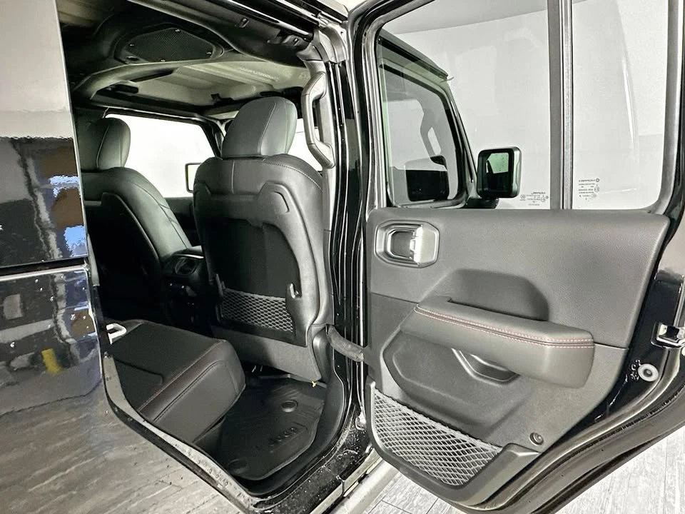 2025 Jeep JT Gladiator - Image 18 of 20
