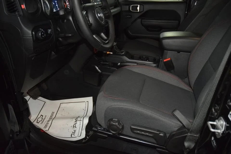 2025 Jeep JT Gladiator - Image 15 of 19