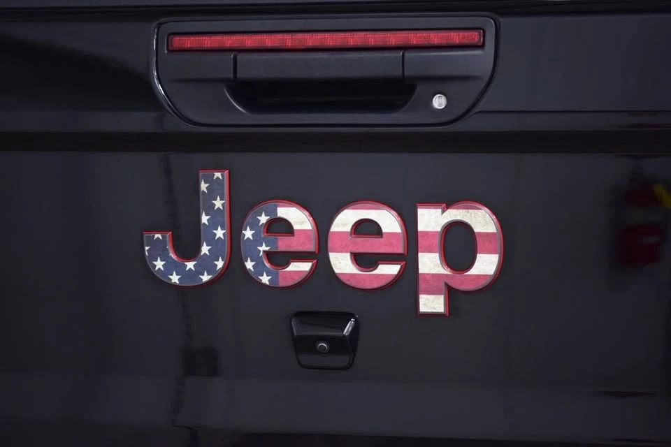 2025 Jeep JT Gladiator - Image 11 of 19