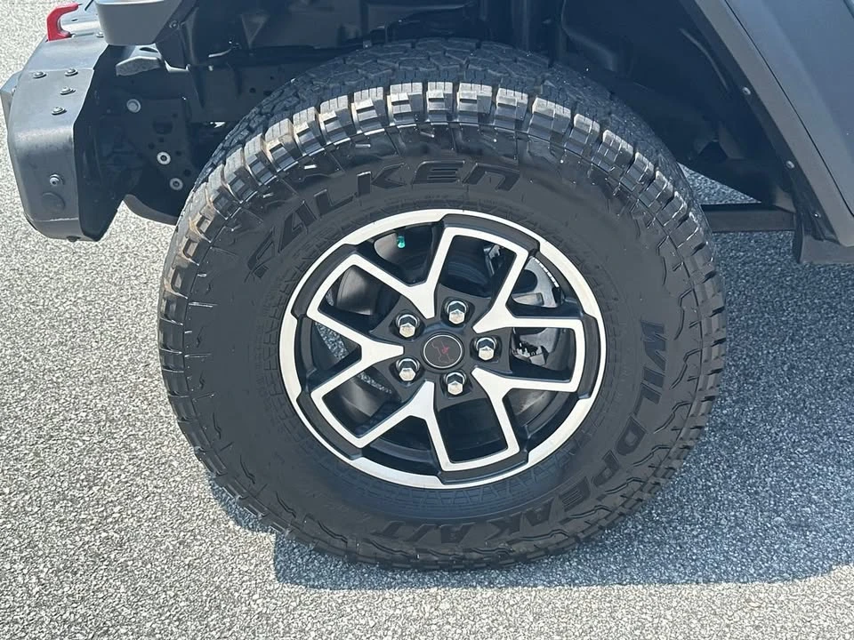 2025 Jeep JT Gladiator - Image 11 of 20