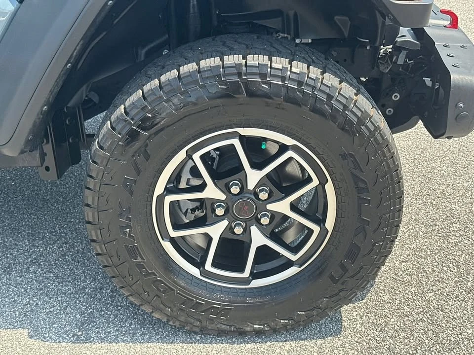 2025 Jeep JT Gladiator - Image 12 of 20