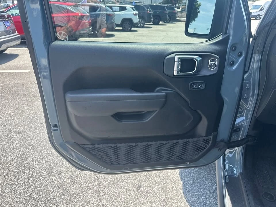 2025 Jeep JT Gladiator - Image 10 of 20