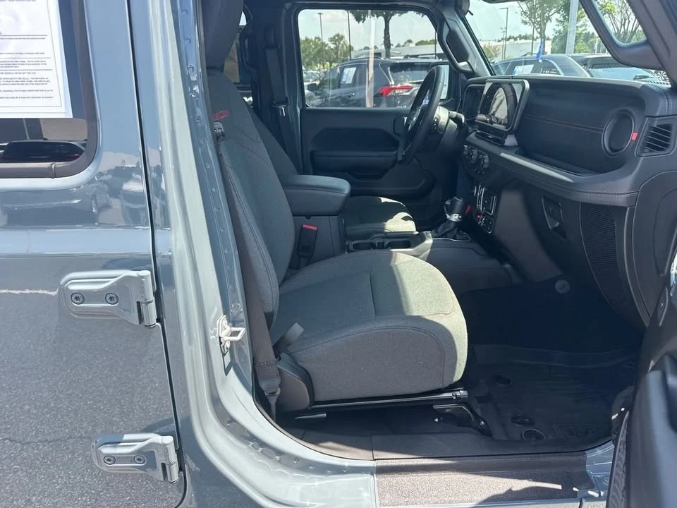 2025 Jeep JT Gladiator - Image 13 of 20