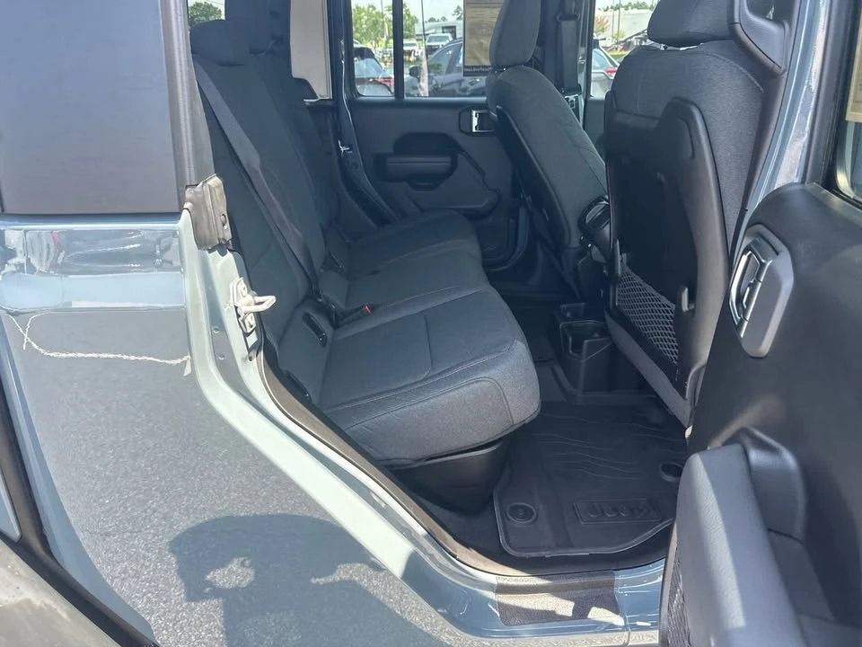 2025 Jeep JT Gladiator - Image 15 of 20