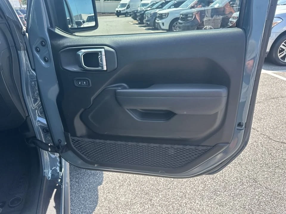 2025 Jeep JT Gladiator - Image 14 of 20