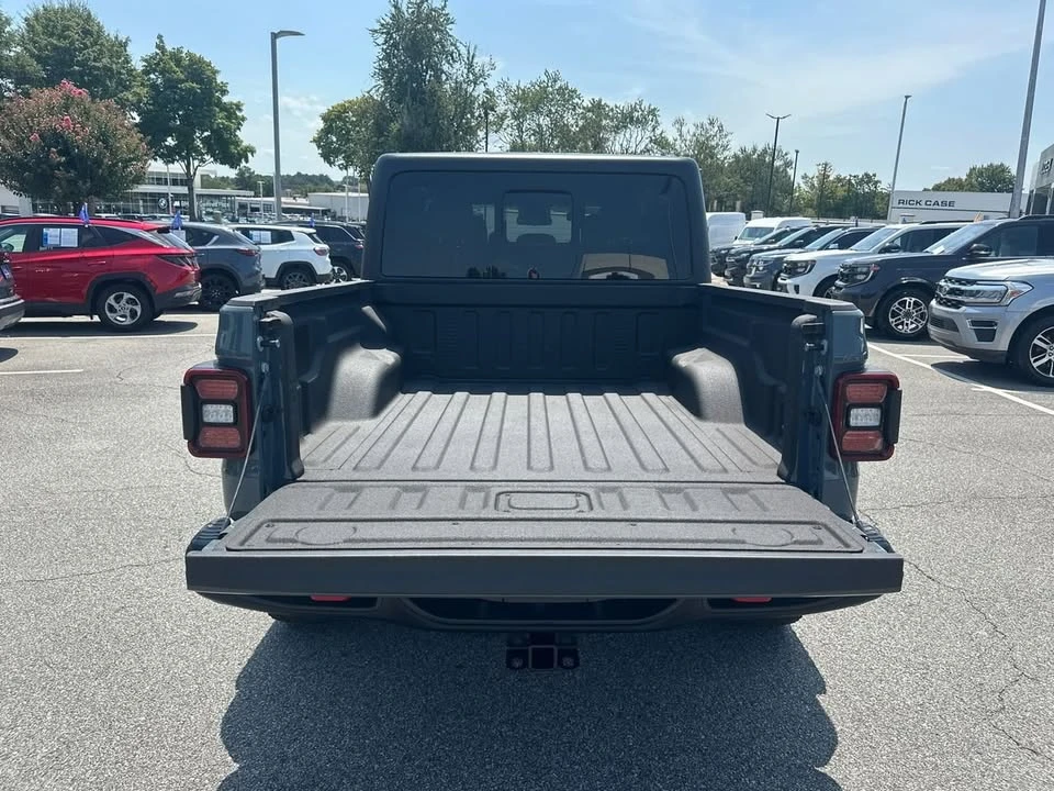 2025 Jeep JT Gladiator - Image 18 of 20