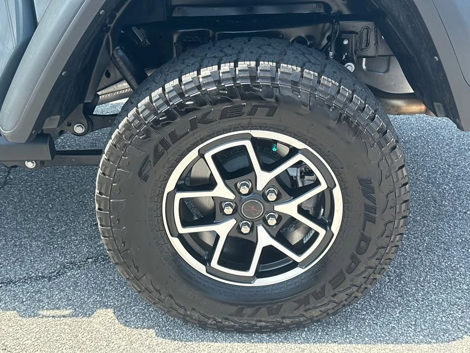 2025 Jeep JT Gladiator - Image 19 of 20