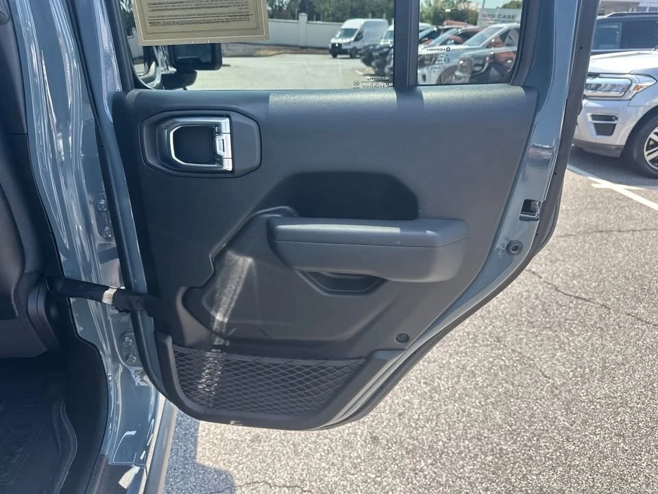 2025 Jeep JT Gladiator - Image 16 of 20