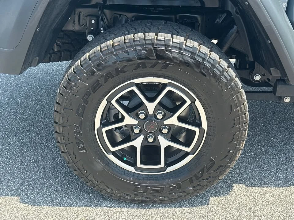 2025 Jeep JT Gladiator - Image 17 of 20