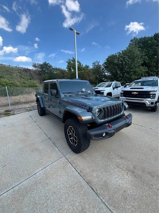 2025 Jeep JT Gladiator - Image 2 of 10