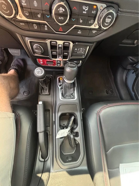 2025 Jeep JT Gladiator - Image 7 of 10