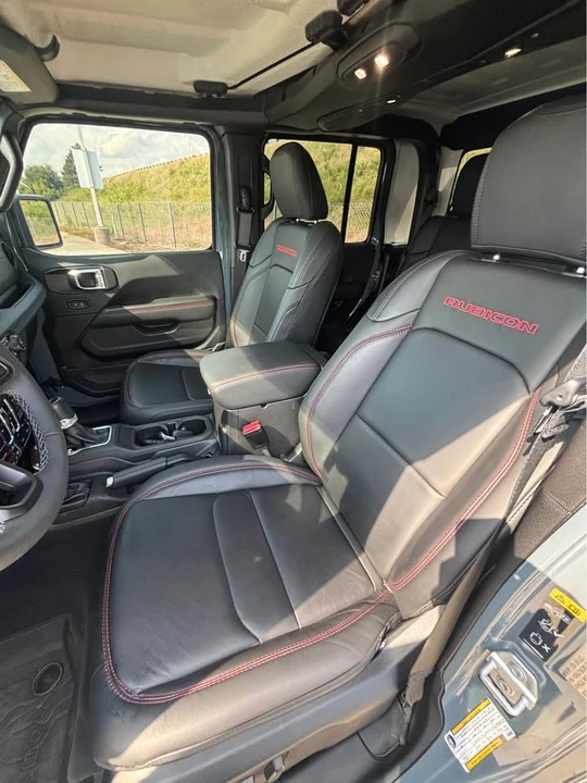 2025 Jeep JT Gladiator - Image 9 of 10