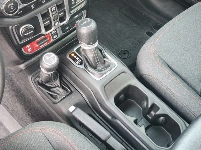 2025 Jeep JT Gladiator - Image 10 of 15
