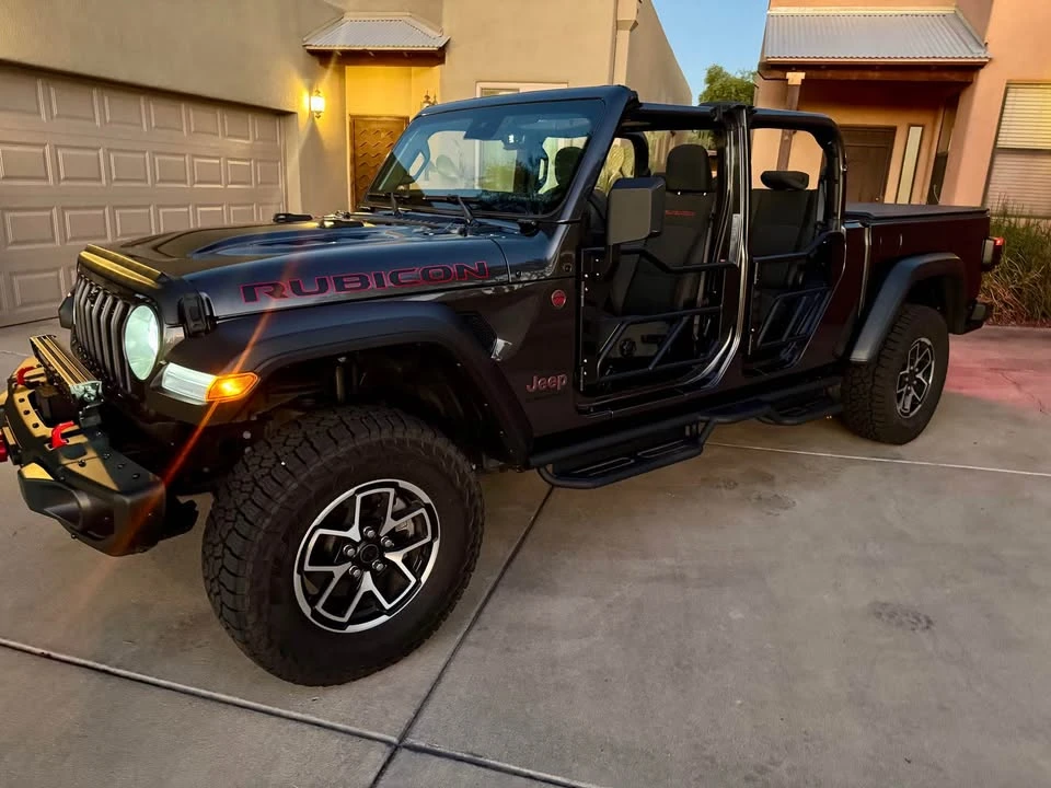 2025 Jeep JT Gladiator - Image 17 of 20
