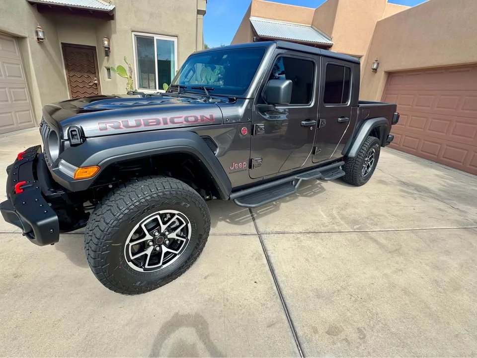 2025 Jeep JT Gladiator - Image 9 of 20
