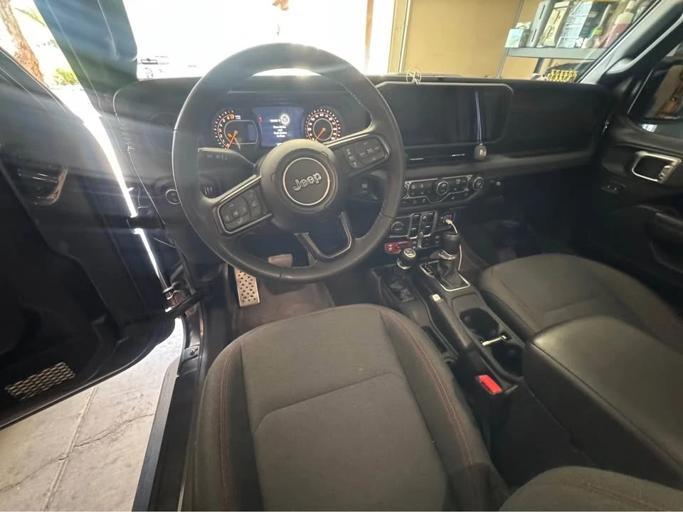 2025 Jeep JT Gladiator - Image 18 of 20