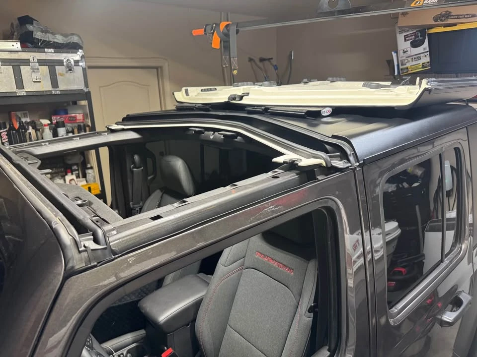 2025 Jeep JT Gladiator - Image 13 of 20