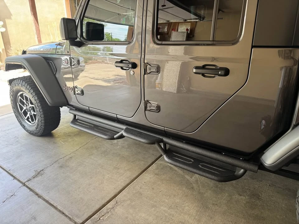 2025 Jeep JT Gladiator - Image 10 of 20