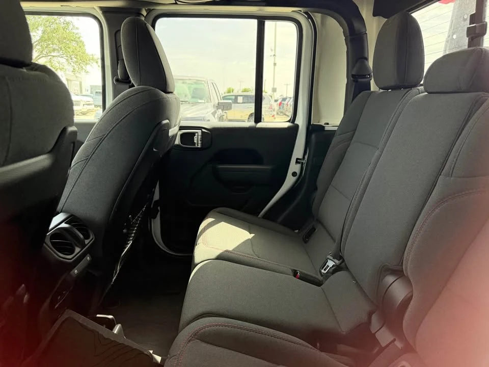 2025 Jeep JT Gladiator - Image 5 of 7