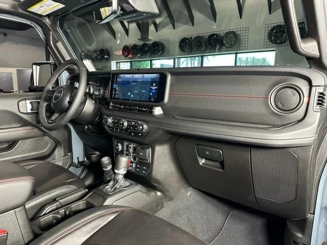 2025 Jeep JT Gladiator - Image 20 of 21