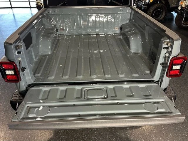 2025 Jeep JT Gladiator - Image 12 of 21